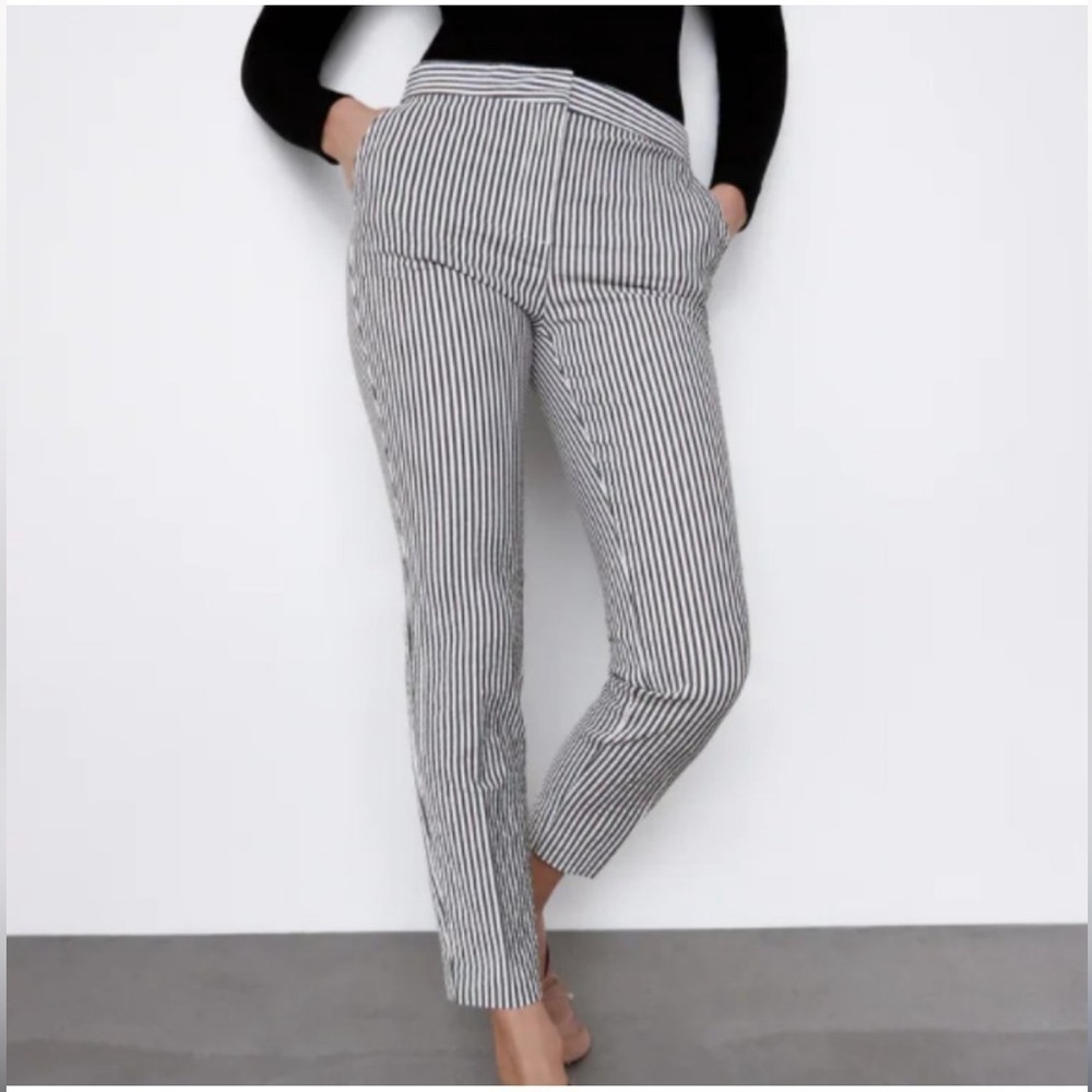 NWOT. Zara Jogger Waist Striped Mid-Rise Pants Black & White Elastic Waistband